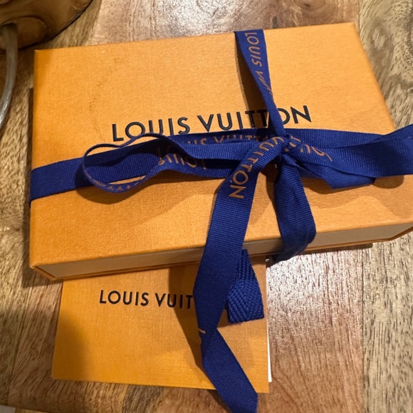 Louis Vuitton Key Pouch - Picture 6 of 7